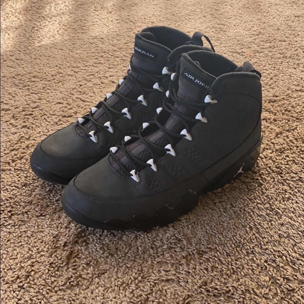 Jordan 9 “Antrhacite”